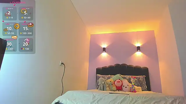 Sofia Clauss  online show from 10/28/25, 04:05