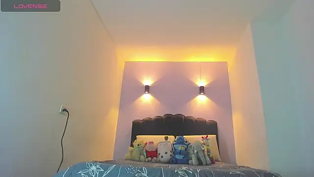 Snapshot of Sofia_Clauss_ chatting on 12/20/25, 04:19 Sofia Clauss online show from 12/20/25, 04:19