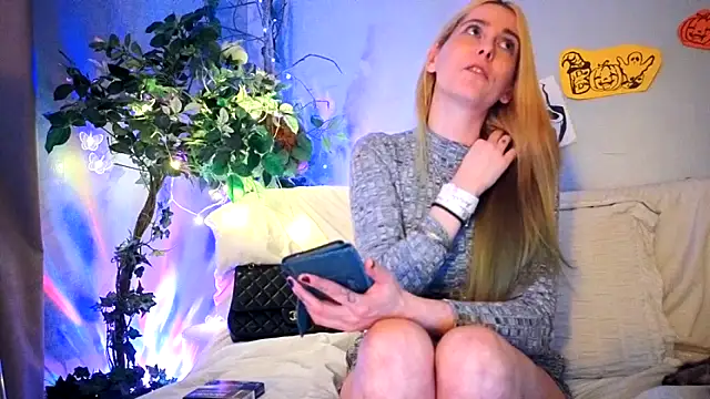 Snapshot of CanadianBeaver6969 chatting on 10/17/25, 09:56 CanadianBeaver6969 online show from 10/17/25, 09:56