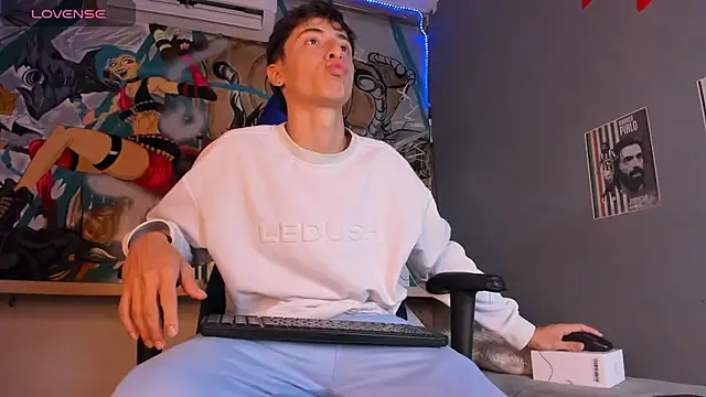 Snapshot of AlessandroDybala chatting on 12/28/24, 10:13 AlessandroDybala online show from 12/28/24, 10:13