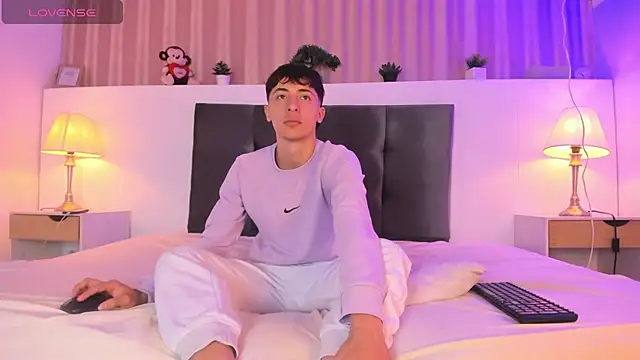 Snapshot of AlessandroDybala chatting on 12/31/24, 11:42 AlessandroDybala online show from 12/31/24, 11:42