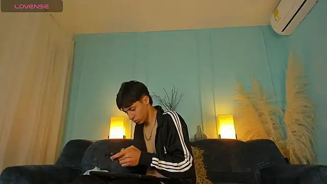 Snapshot of AlessandroDybala chatting on 01/23/25, 12:19 AlessandroDybala online show from 01/23/25, 12:19