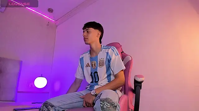 Snapshot of AlessandroDybala chatting on 01/28/25, 12:11 AlessandroDybala online show from 01/28/25, 12:11