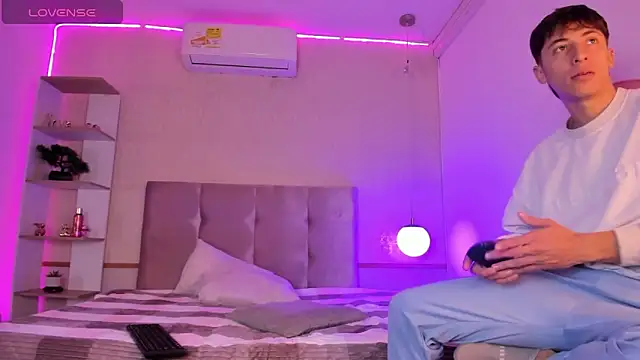 Snapshot of AlessandroDybala chatting on 02/07/25, 11:45 AlessandroDybala online show from 02/07/25, 11:45