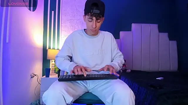 Snapshot of AlessandroDybala chatting on 02/19/25, 11:49 AlessandroDybala online show from 02/19/25, 11:49