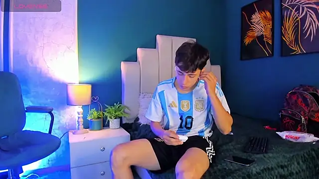 Snapshot of AlessandroDybala chatting on 02/28/25, 03:15 AlessandroDybala online show from 02/28/25, 03:15