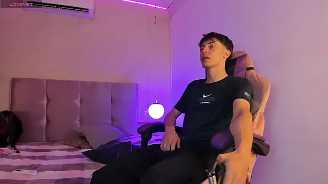 Snapshot of AlessandroDybala chatting on 03/04/25, 12:01 AlessandroDybala online show from 03/04/25, 12:01