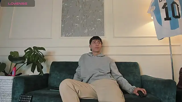 Snapshot of AlessandroDybala chatting on 03/08/25, 03:13 AlessandroDybala online show from 03/08/25, 03:13