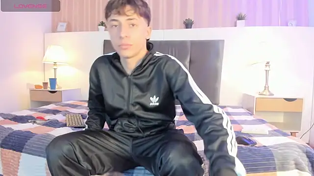 Snapshot of AlessandroDybala chatting on 03/10/25, 03:41 AlessandroDybala online show from 03/10/25, 03:41