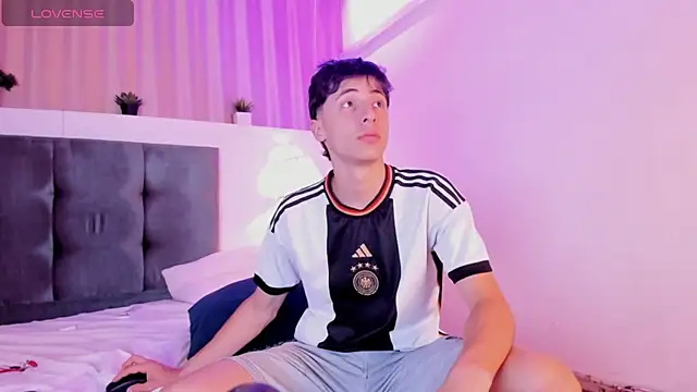 Snapshot of AlessandroDybala chatting on 03/10/25, 06:45 AlessandroDybala online show from 03/10/25, 06:45