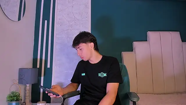 Snapshot of AlessandroDybala chatting on 10/10/25, 12:04 AlessandroDybala online show from 10/10/25, 12:04