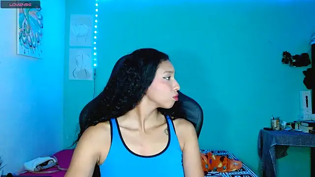 Snapshot of sensitive_brunette chatting on 04/11/26, 12:59 sensitive brunette online show from 04/11/26, 12:59