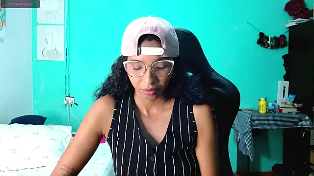 Snapshot of sensitive_brunette chatting on 06/11/26, 02:53 sensitive brunette online show from 06/11/26, 02:53