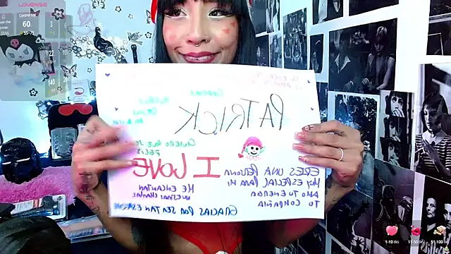 Snapshot of Samantha_G chatting on 12/17/24, 11:38 Samantha G online show from 12/17/24, 11:38