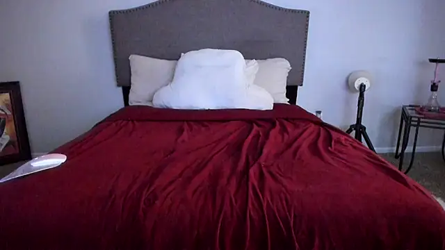 yiauana online show from 10/13/25, 06:02