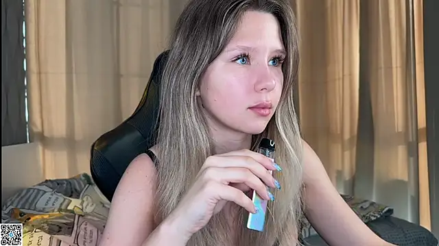 Snapshot of Ameliia_castro chatting on 10/05/25, 09:51 Ameliia castro online show from 10/05/25, 09:51