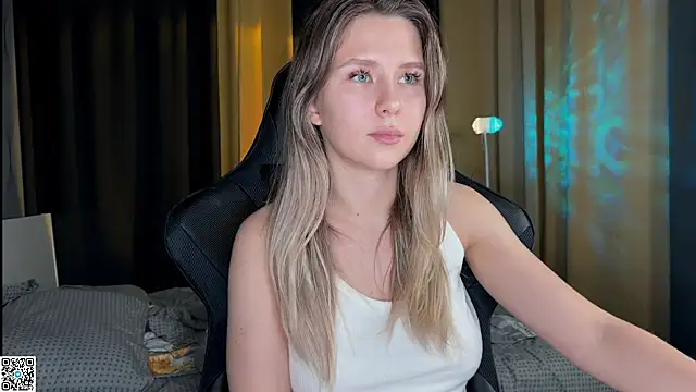 Snapshot of Ameliia_castro chatting on 10/08/25, 01:53 Ameliia castro online show from 10/08/25, 01:53