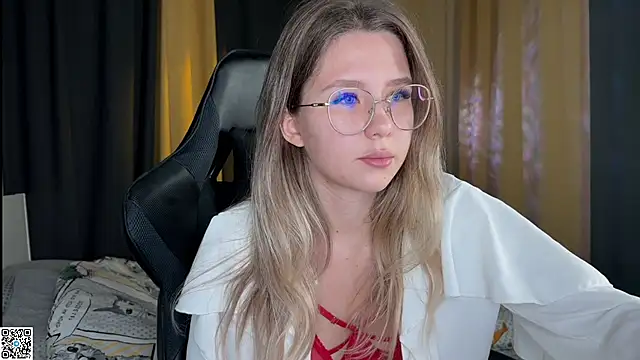 Snapshot of Ameliia_castro chatting on 10/12/25, 01:37 Ameliia castro online show from 10/12/25, 01:37