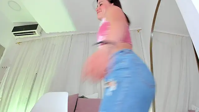 Snapshot of Petite_Lucie chatting on 11/05/25, 07:03 Petite Lucie online show from 11/05/25, 07:03