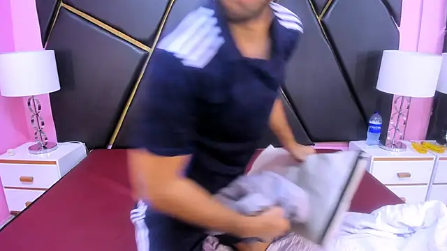 MilanZaire online show from 11/08/25, 02:12