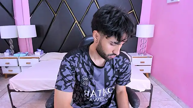 MilanZaire online show from 11/17/25, 09:31