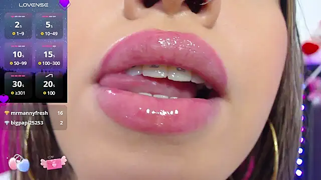 Snapshot of krysten_ritter2 chatting on 03/18/25, 10:46 krysten ritter2 online show from 03/18/25, 10:46