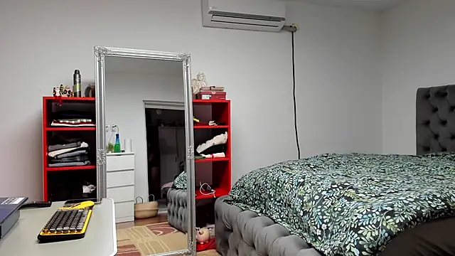 Snapshot of supermanboy94 chatting on 12/11/24, 10:25 supermanboy94 online show from 12/11/24, 10:25