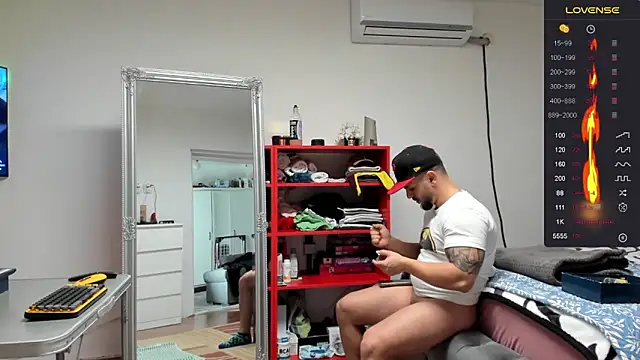 Snapshot of supermanboy94 chatting on 01/10/25, 08:18 supermanboy94 online show from 01/10/25, 08:18