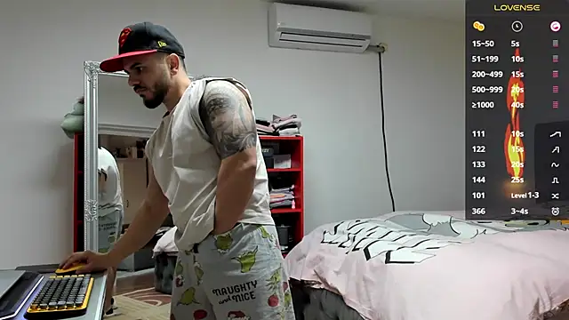 Snapshot of supermanboy94 chatting on 02/11/25, 06:40 supermanboy94 online show from 02/11/25, 06:40