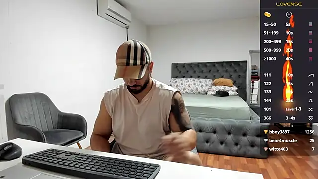 Snapshot of supermanboy94 chatting on 10/14/25, 05:41 supermanboy94 online show from 10/14/25, 05:41