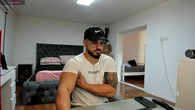 Snapshot of supermanboy94 chatting on 11/03/25, 07:20 supermanboy94 online show from 11/03/25, 07:20