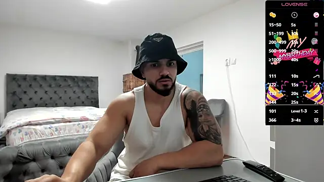 Snapshot of supermanboy94 chatting on 11/17/25, 07:03 supermanboy94 online show from 11/17/25, 07:03