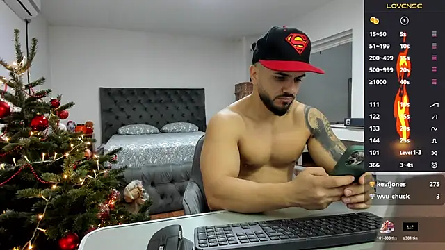 Snapshot of supermanboy94 chatting on 12/01/25, 07:02 supermanboy94 online show from 12/01/25, 07:02
