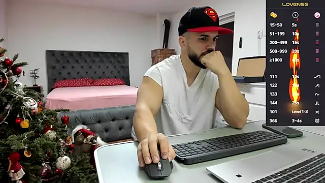 Snapshot of supermanboy94 chatting on 12/17/25, 06:19 supermanboy94 online show from 12/17/25, 06:19
