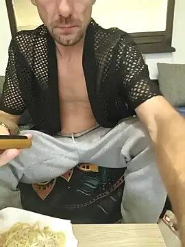 Snapshot of SquirtLover_XL chatting on 10/26/25, 05:19 SquirtLover XL online show from 10/26/25, 05:19