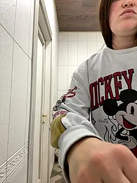 Snapshot of Karolina_llove chatting on 10/20/25, 12:16 Karolina llove online show from 10/20/25, 12:16