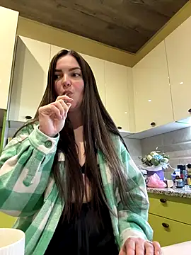 Snapshot of Karolina_llove chatting on 10/22/25, 12:00 Karolina llove online show from 10/22/25, 12:00