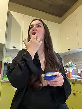 Snapshot of Karolina_llove chatting on 10/25/25, 10:12 Karolina llove online show from 10/25/25, 10:12