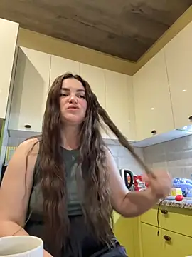 Karolina llove online show from 11/12/25, 12:00