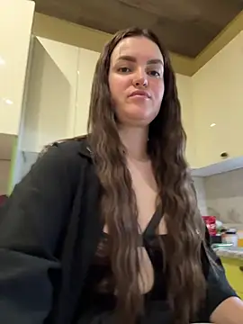 Karolina llove online show from 11/13/25, 12:09