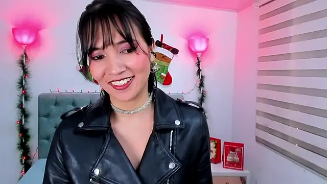 lina bedoya  online show from 12/12/24, 02:44