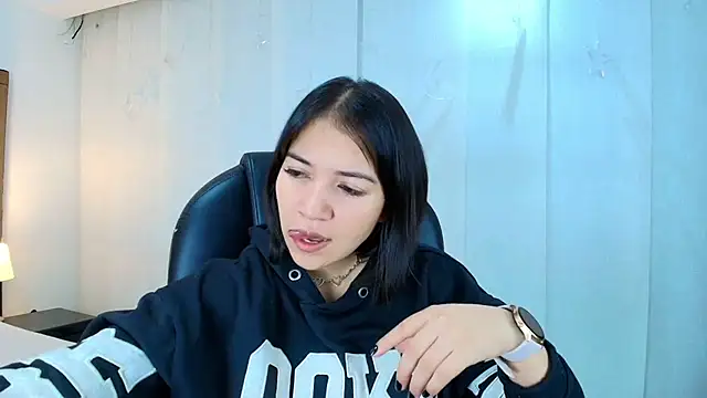 lina bedoya  online show from 12/02/25, 11:26