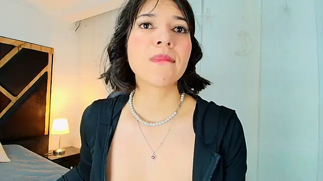 lina bedoya  online show from 06/09/26, 11:44