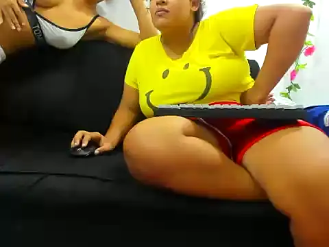 Snapshot of Kika_teem chatting on 09/30/25, 02:38 Kika teem online show from 09/30/25, 02:38