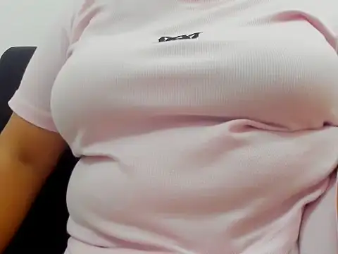 Snapshot of Kika_teem chatting on 10/05/25, 06:12 Kika teem online show from 10/05/25, 06:12