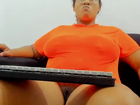 Snapshot of Kika_teem chatting on 10/19/25, 06:52 Kika teem online show from 10/19/25, 06:52