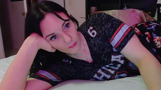 CrystalLakeXO online show from 11/22/25, 05:39