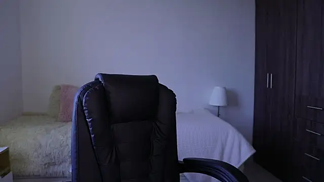 Snapshot of SaraParisi chatting on 10/02/25, 10:17 SaraParisi online show from 10/02/25, 10:17