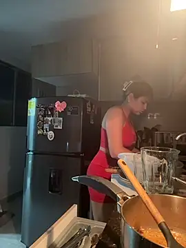 Snapshot of SaraParisi chatting on 10/28/25, 11:07 SaraParisi online show from 10/28/25, 11:07