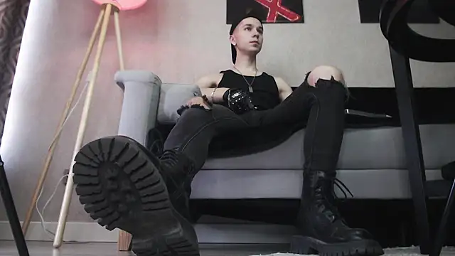 Snapshot of Joseph__Quinn chatting on 12/02/25, 07:25 Joseph Quinn online show from 12/02/25, 07:25